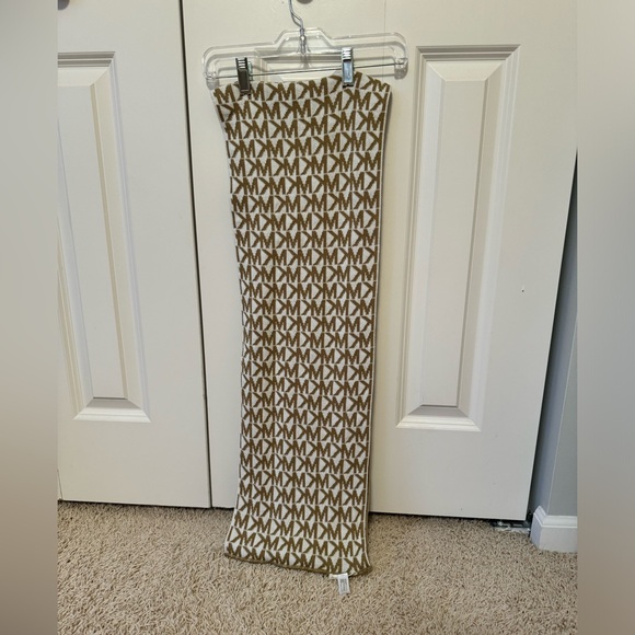 ⭐️Michael Kors infinity scarf - Picture 6 of 7